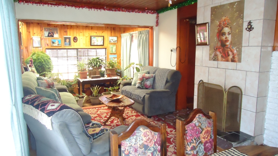4 Bedroom Property for Sale in Pineview Western Cape